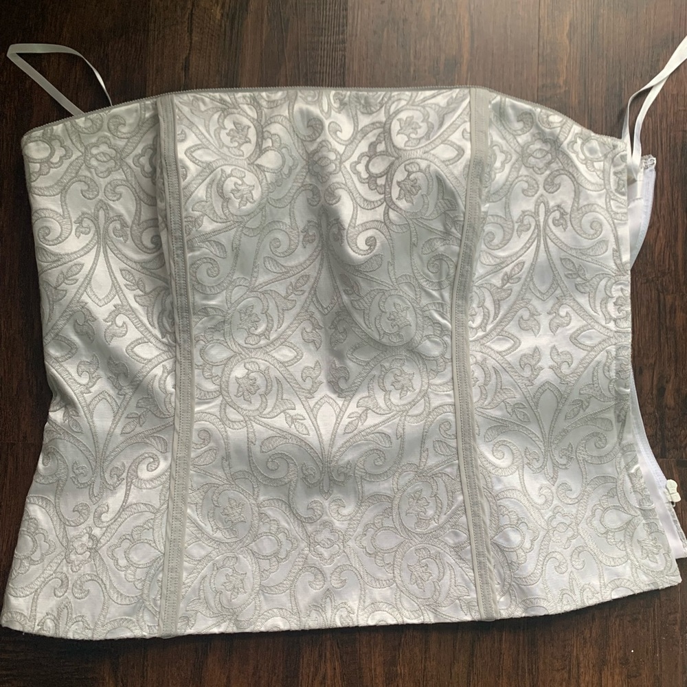 White House Black Market White and Gray Patterned Top